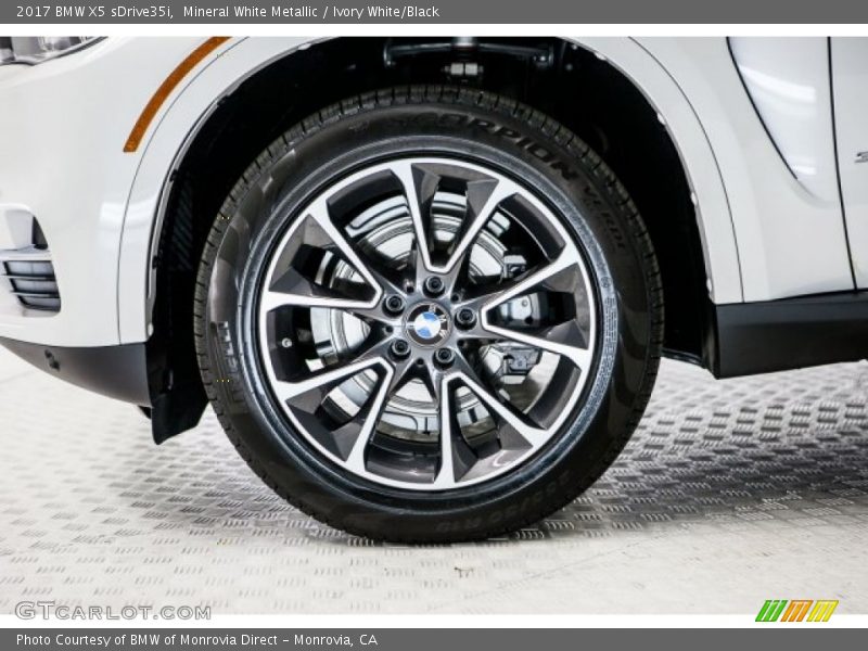 Mineral White Metallic / Ivory White/Black 2017 BMW X5 sDrive35i