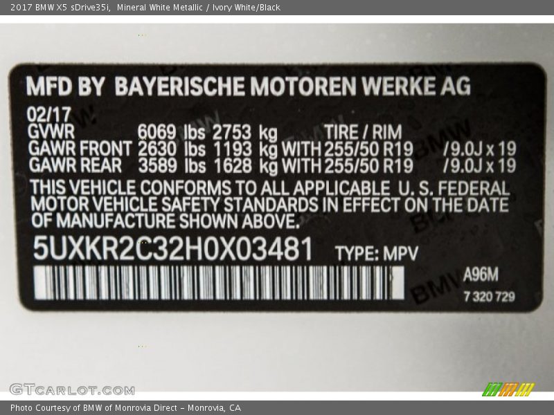 Mineral White Metallic / Ivory White/Black 2017 BMW X5 sDrive35i