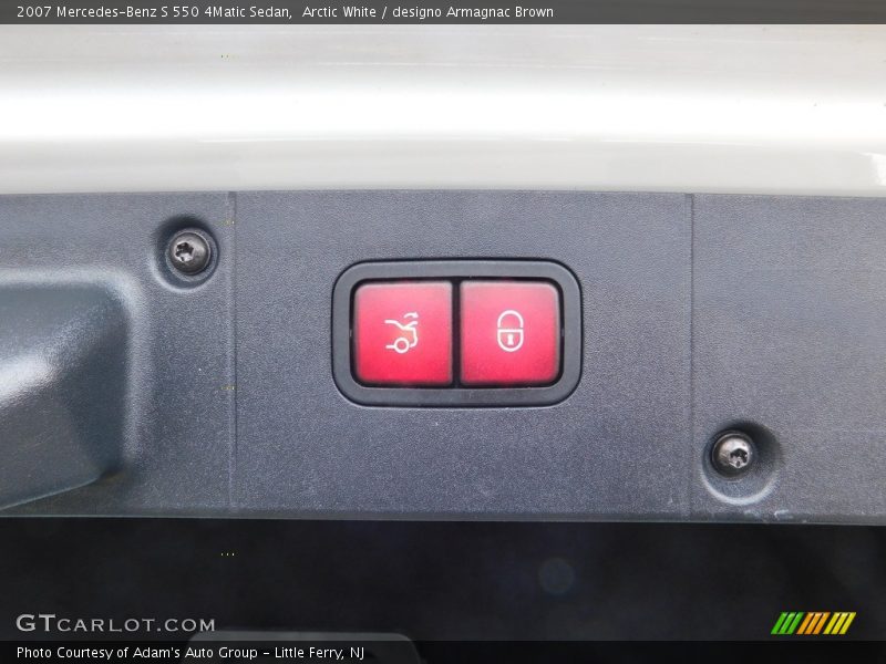 Arctic White / designo Armagnac Brown 2007 Mercedes-Benz S 550 4Matic Sedan