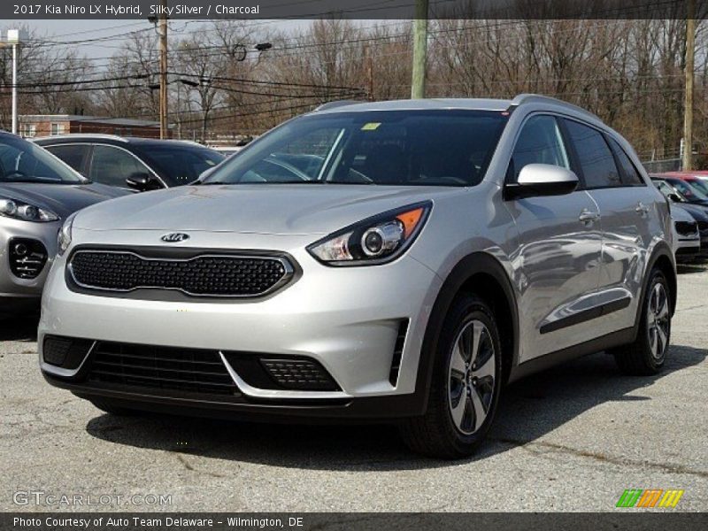 Front 3/4 View of 2017 Niro LX Hybrid