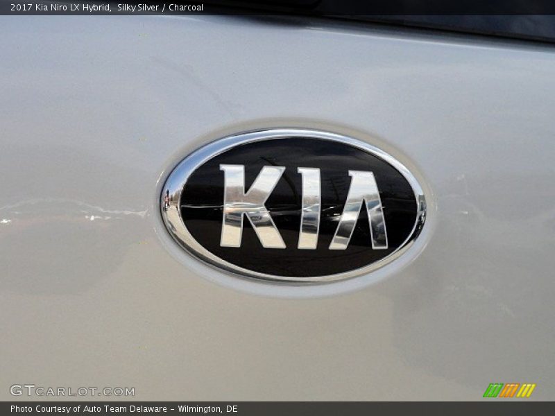 Silky Silver / Charcoal 2017 Kia Niro LX Hybrid