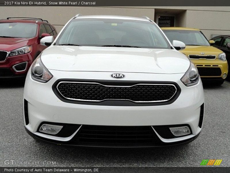 Snow White Pearl / Charcoal 2017 Kia Niro EX Hybrid