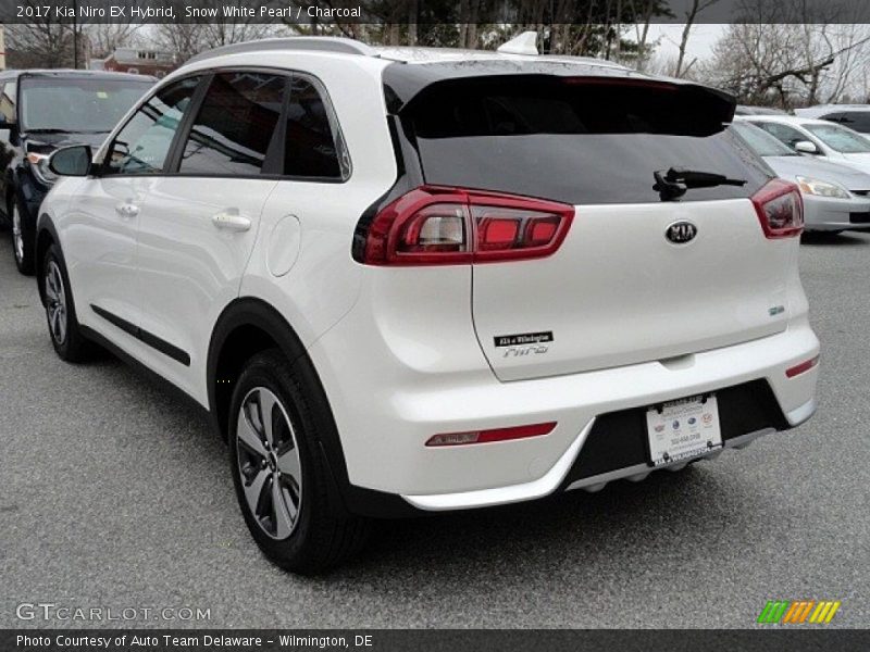 Snow White Pearl / Charcoal 2017 Kia Niro EX Hybrid