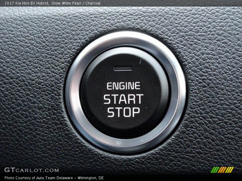 Snow White Pearl / Charcoal 2017 Kia Niro EX Hybrid