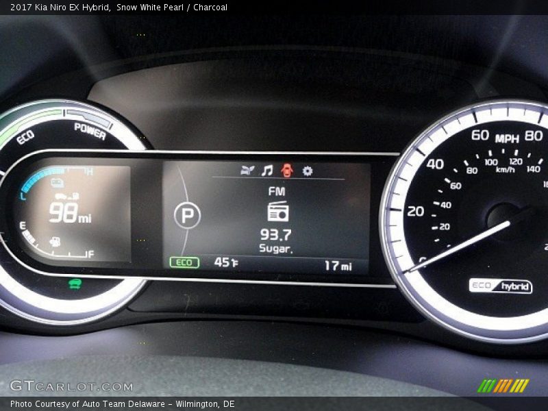 Snow White Pearl / Charcoal 2017 Kia Niro EX Hybrid