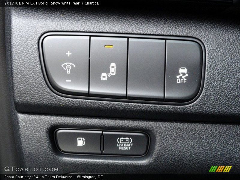 Snow White Pearl / Charcoal 2017 Kia Niro EX Hybrid