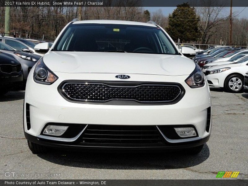 Snow White Pearl / Charcoal 2017 Kia Niro EX Hybrid