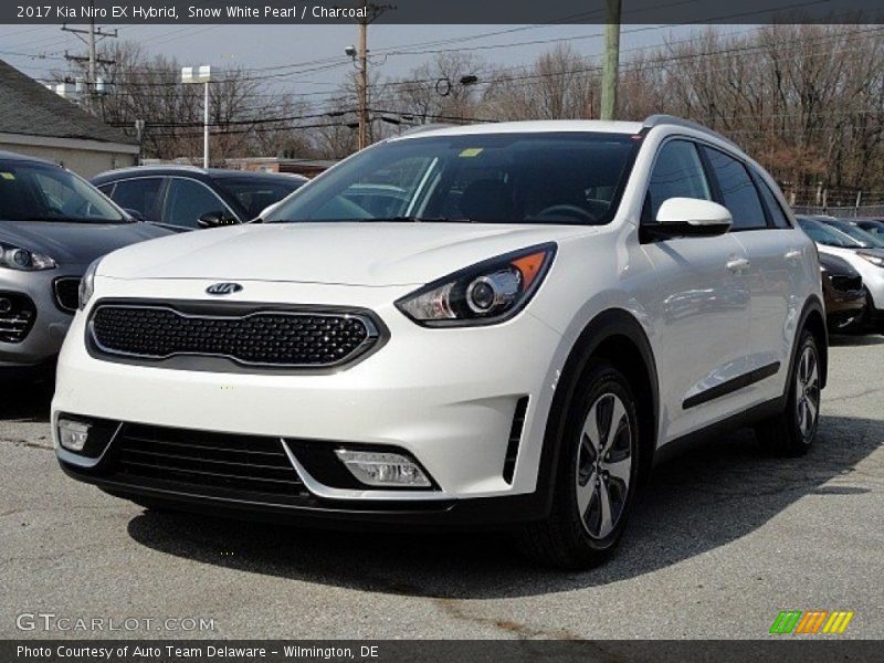 Snow White Pearl / Charcoal 2017 Kia Niro EX Hybrid