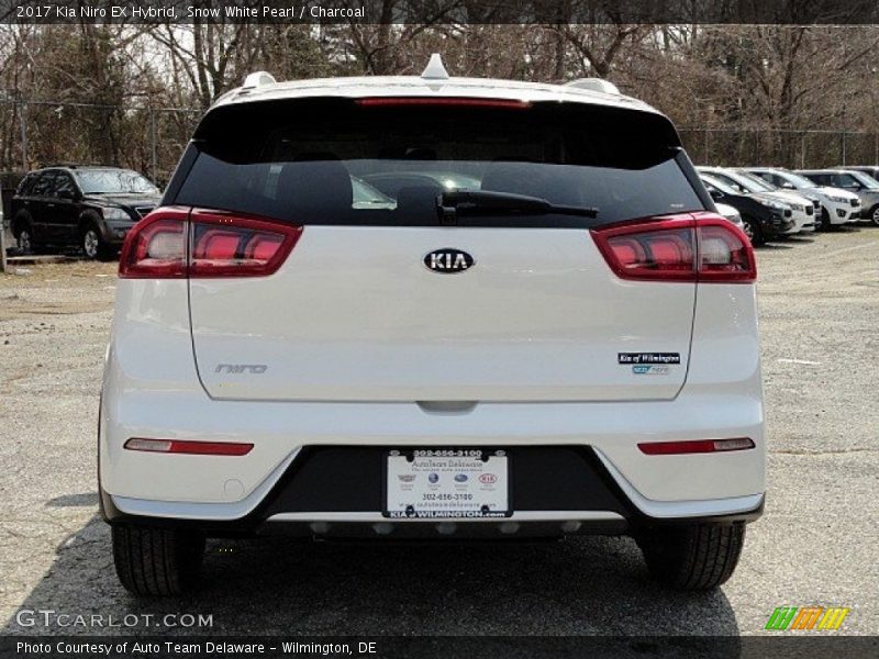 Snow White Pearl / Charcoal 2017 Kia Niro EX Hybrid