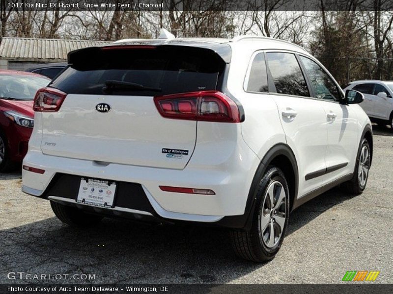 Snow White Pearl / Charcoal 2017 Kia Niro EX Hybrid