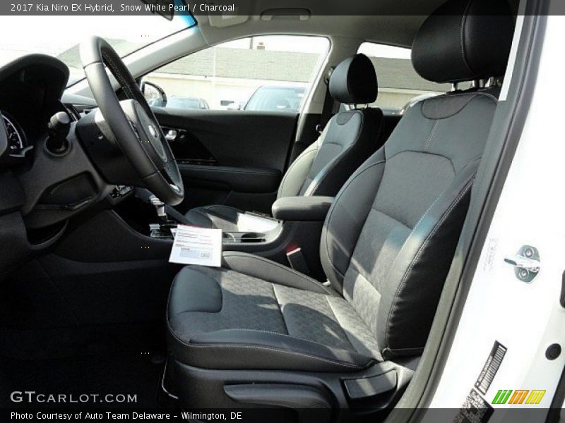Snow White Pearl / Charcoal 2017 Kia Niro EX Hybrid