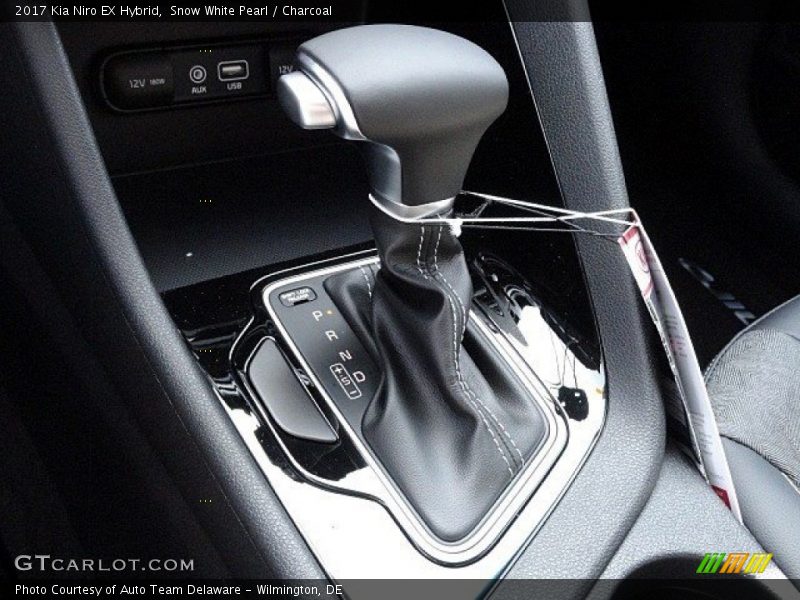 Snow White Pearl / Charcoal 2017 Kia Niro EX Hybrid