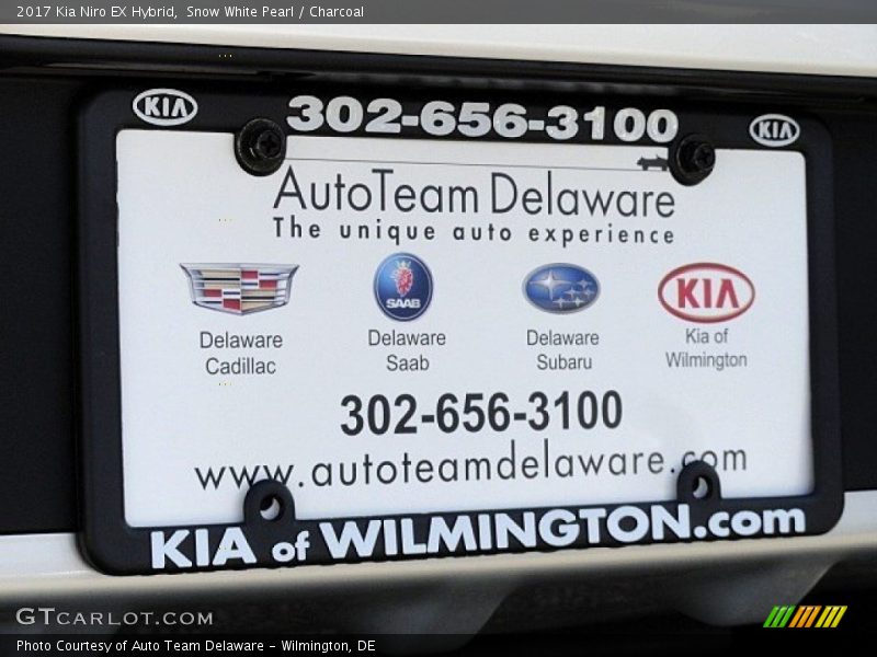 Snow White Pearl / Charcoal 2017 Kia Niro EX Hybrid