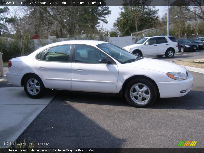 Vibrant White / Medium Parchment 2004 Ford Taurus SES Sedan