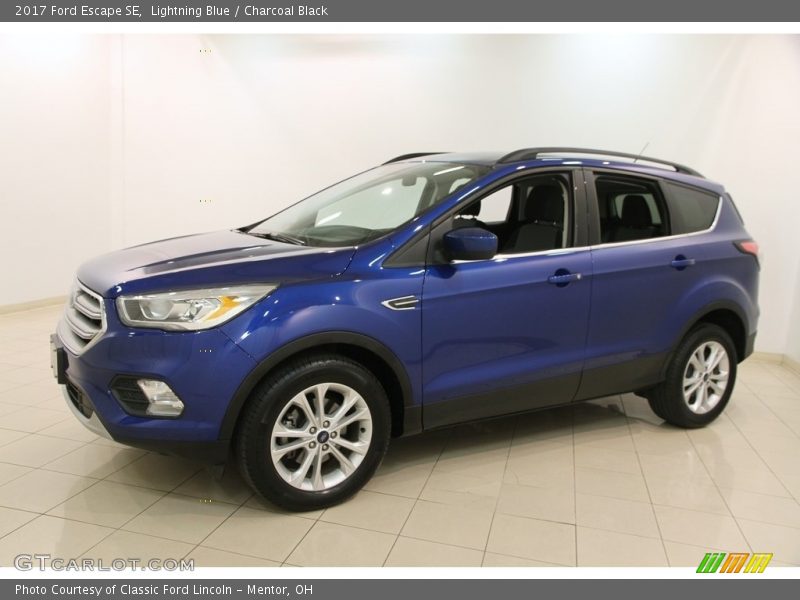 Lightning Blue / Charcoal Black 2017 Ford Escape SE