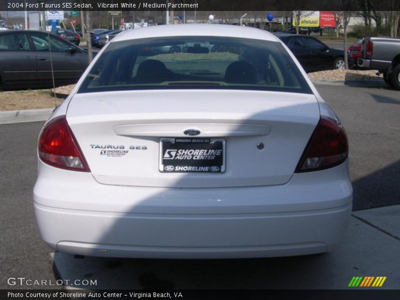 Vibrant White / Medium Parchment 2004 Ford Taurus SES Sedan