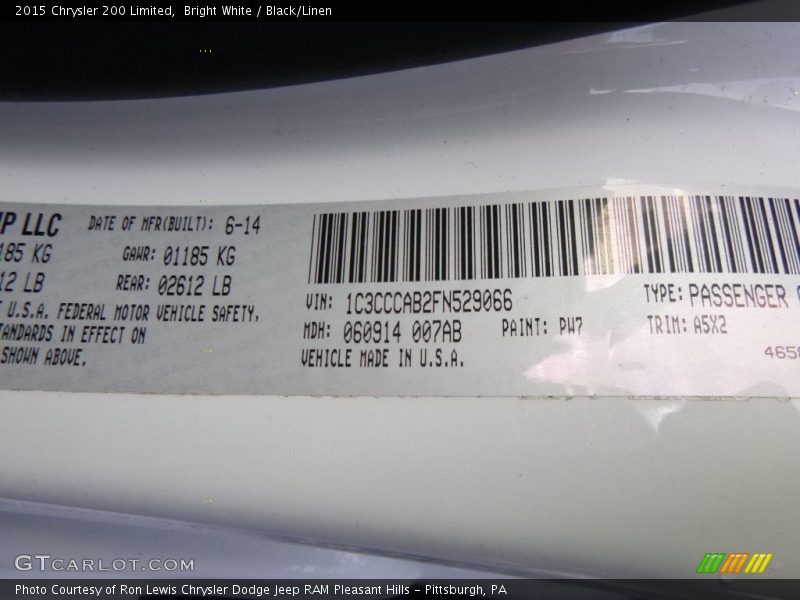 Bright White / Black/Linen 2015 Chrysler 200 Limited