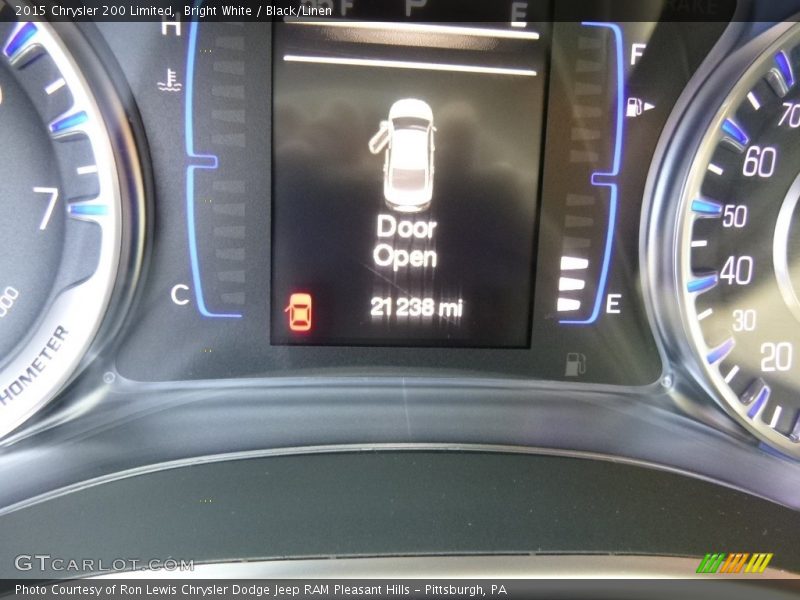 Bright White / Black/Linen 2015 Chrysler 200 Limited