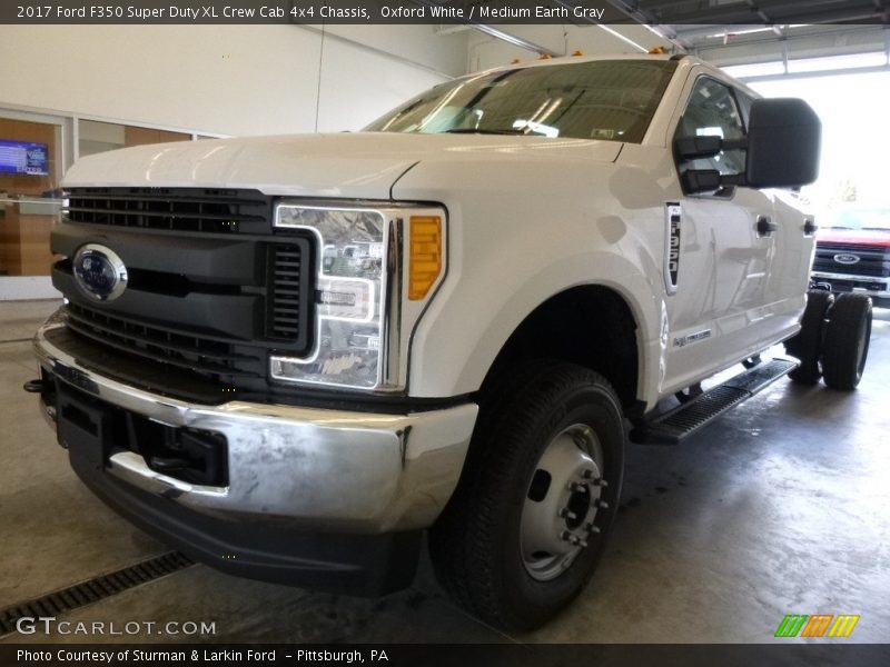 Oxford White / Medium Earth Gray 2017 Ford F350 Super Duty XL Crew Cab 4x4 Chassis