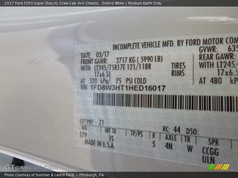 Oxford White / Medium Earth Gray 2017 Ford F350 Super Duty XL Crew Cab 4x4 Chassis