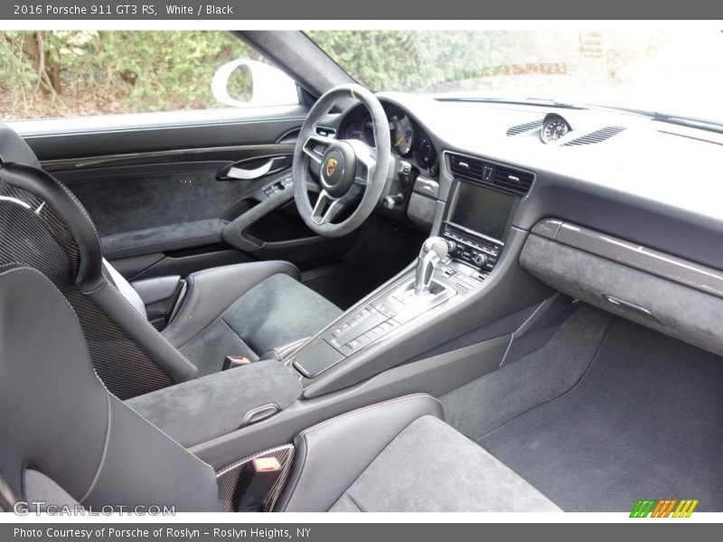 Dashboard of 2016 911 GT3 RS