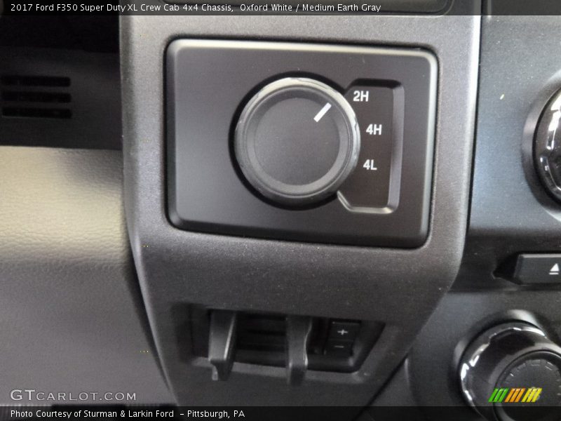 Oxford White / Medium Earth Gray 2017 Ford F350 Super Duty XL Crew Cab 4x4 Chassis