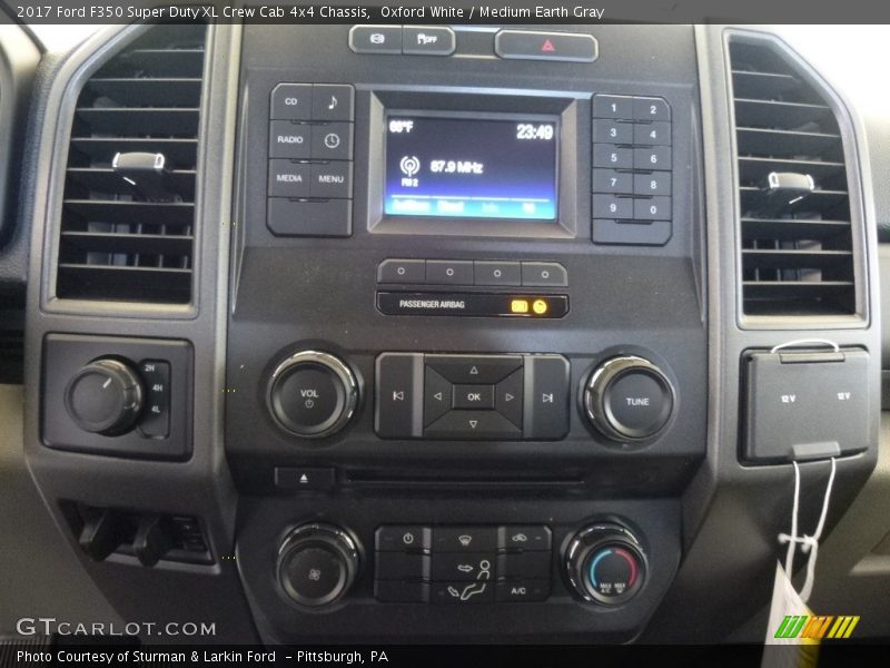 Oxford White / Medium Earth Gray 2017 Ford F350 Super Duty XL Crew Cab 4x4 Chassis
