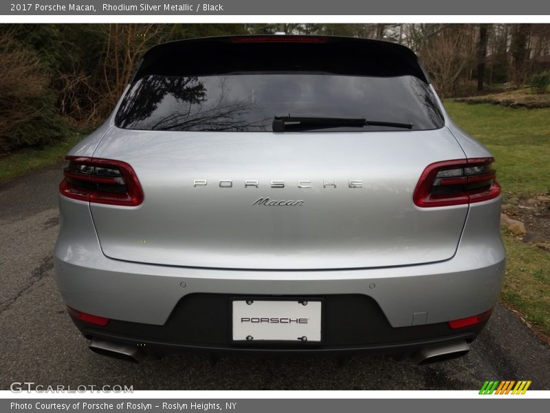 Rhodium Silver Metallic / Black 2017 Porsche Macan