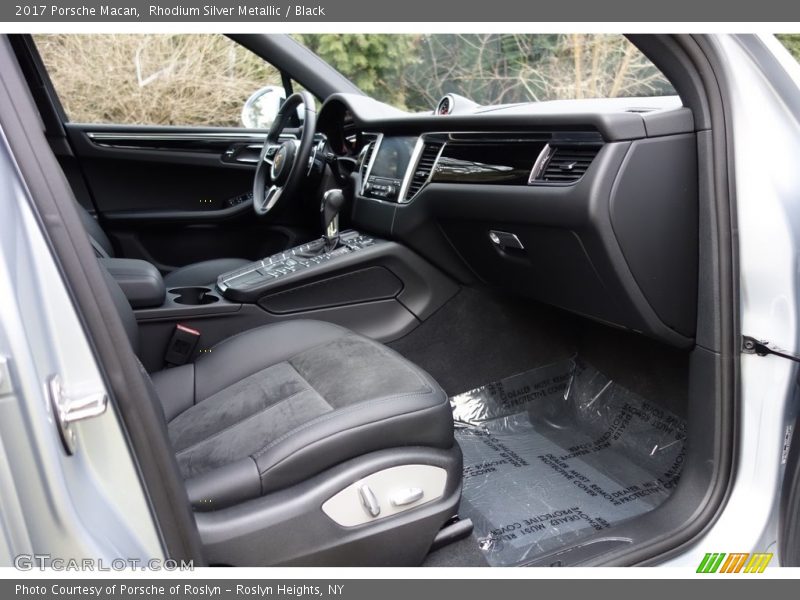 Front Seat of 2017 Macan 