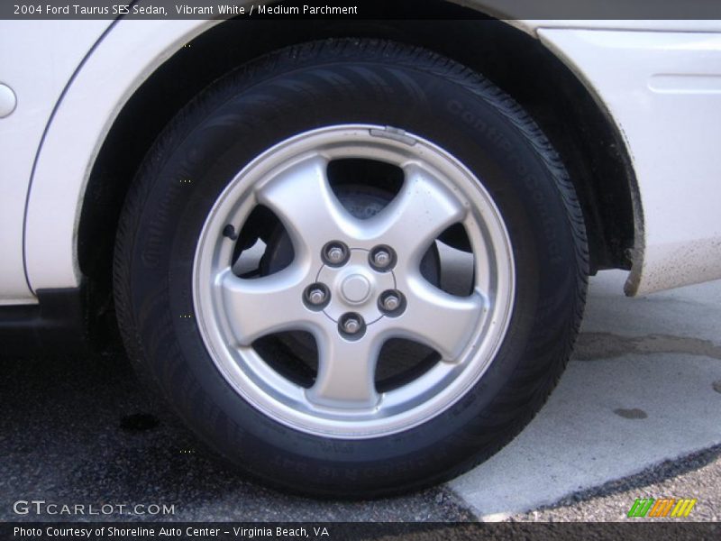 Vibrant White / Medium Parchment 2004 Ford Taurus SES Sedan