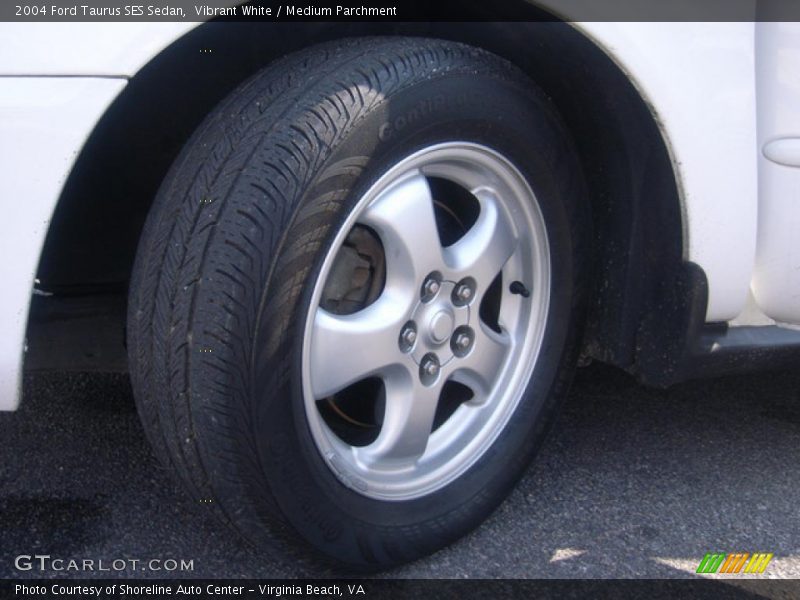 Vibrant White / Medium Parchment 2004 Ford Taurus SES Sedan