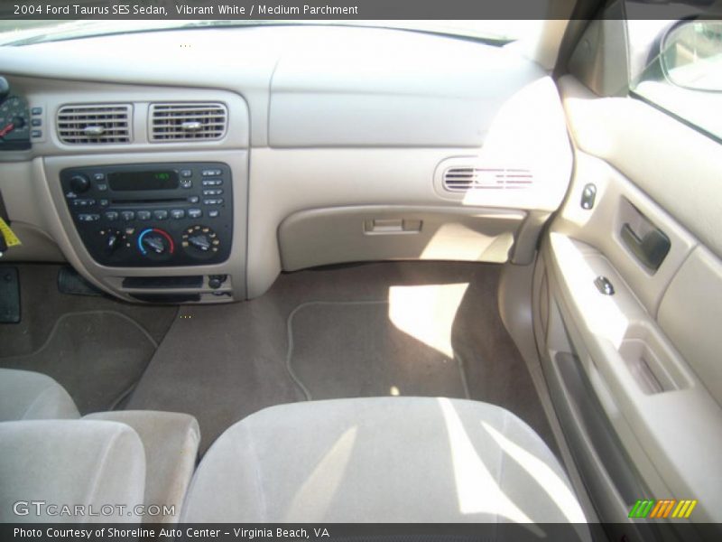 Vibrant White / Medium Parchment 2004 Ford Taurus SES Sedan