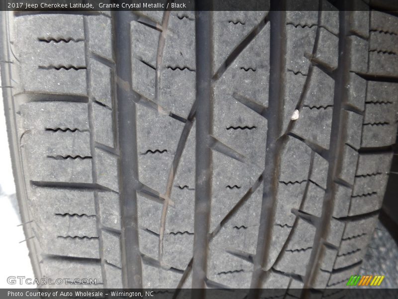 Granite Crystal Metallic / Black 2017 Jeep Cherokee Latitude