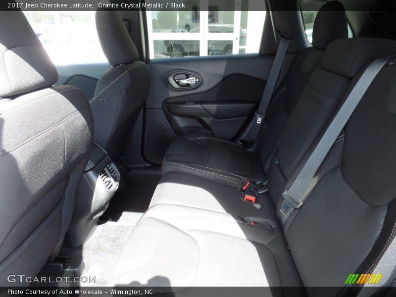 Granite Crystal Metallic / Black 2017 Jeep Cherokee Latitude