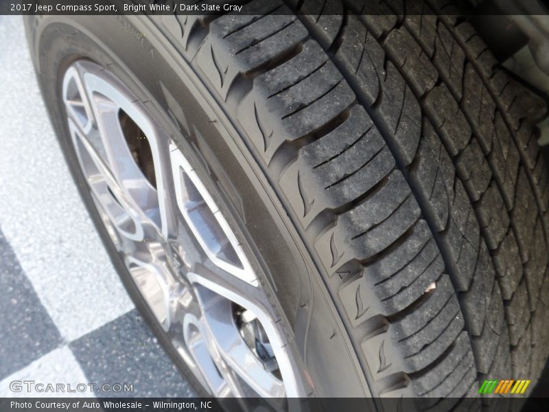 Bright White / Dark Slate Gray 2017 Jeep Compass Sport