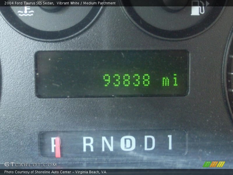 Vibrant White / Medium Parchment 2004 Ford Taurus SES Sedan