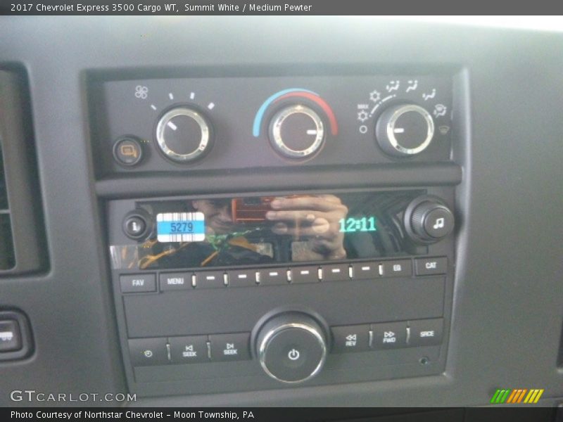 Summit White / Medium Pewter 2017 Chevrolet Express 3500 Cargo WT