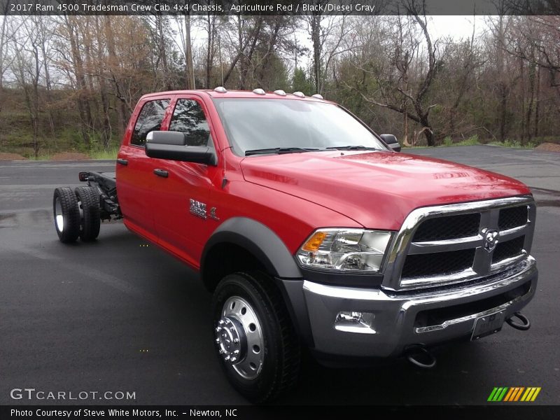 Front 3/4 View of 2017 4500 Tradesman Crew Cab 4x4 Chassis