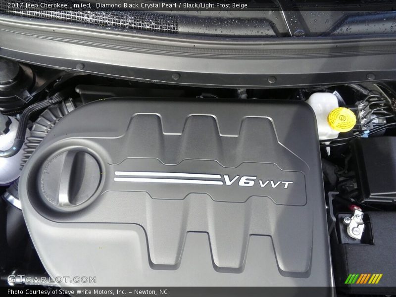 Diamond Black Crystal Pearl / Black/Light Frost Beige 2017 Jeep Cherokee Limited