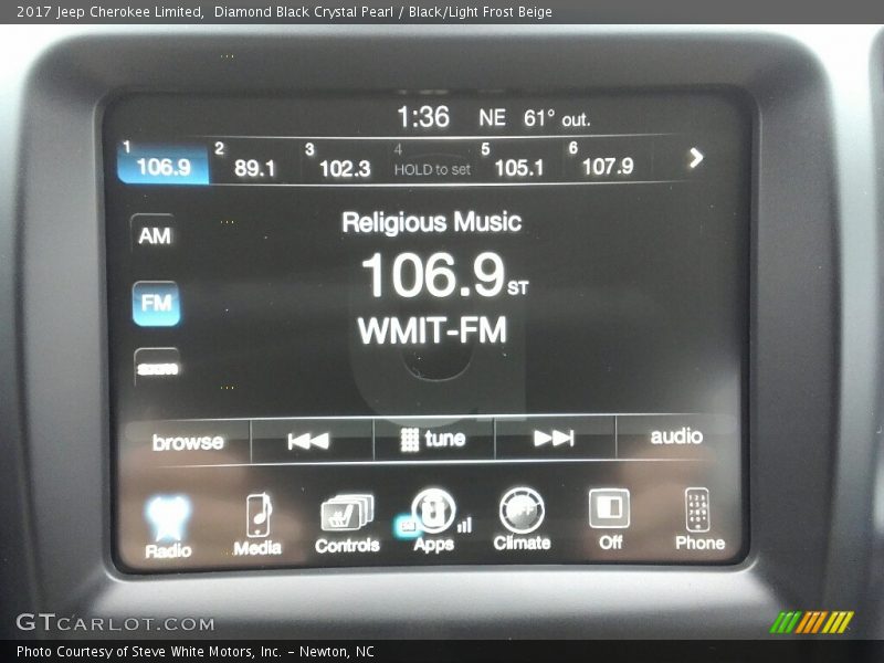 Diamond Black Crystal Pearl / Black/Light Frost Beige 2017 Jeep Cherokee Limited