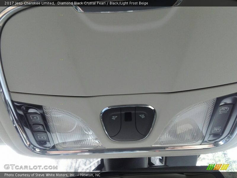 Diamond Black Crystal Pearl / Black/Light Frost Beige 2017 Jeep Cherokee Limited