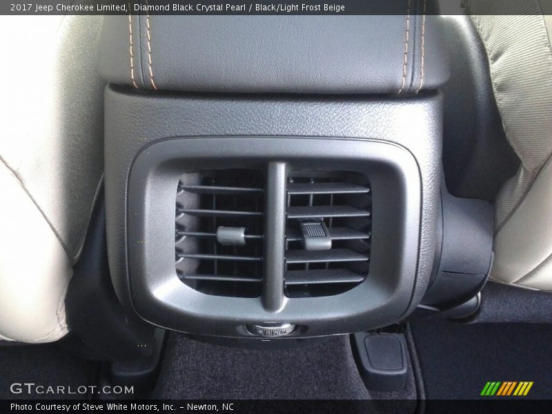 Diamond Black Crystal Pearl / Black/Light Frost Beige 2017 Jeep Cherokee Limited