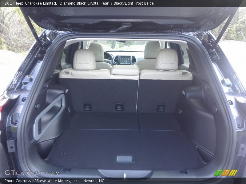 Diamond Black Crystal Pearl / Black/Light Frost Beige 2017 Jeep Cherokee Limited