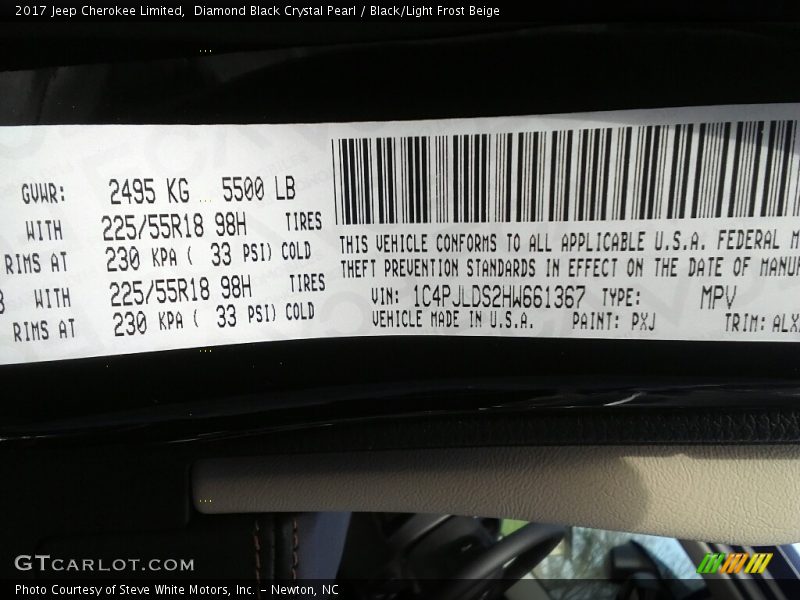 Diamond Black Crystal Pearl / Black/Light Frost Beige 2017 Jeep Cherokee Limited