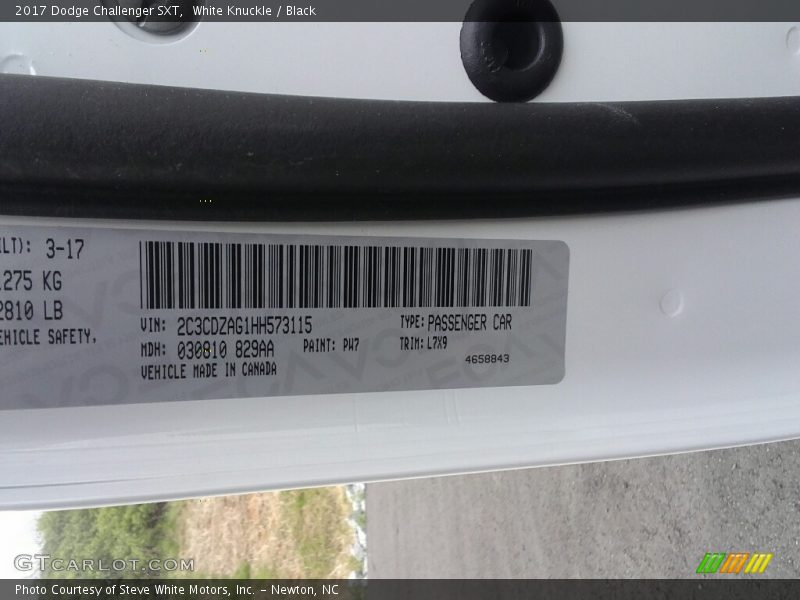 White Knuckle / Black 2017 Dodge Challenger SXT