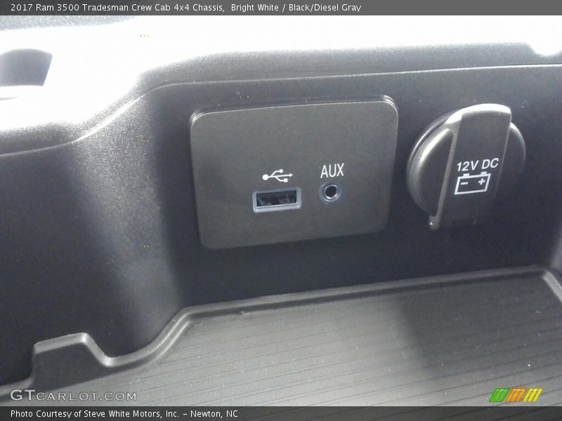Bright White / Black/Diesel Gray 2017 Ram 3500 Tradesman Crew Cab 4x4 Chassis
