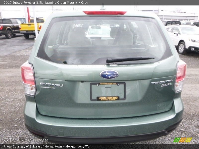 Jasmine Green Metallic / Gray 2017 Subaru Forester 2.5i