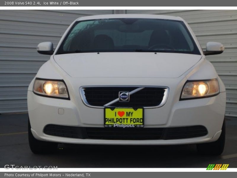 Ice White / Off-Black 2008 Volvo S40 2.4i