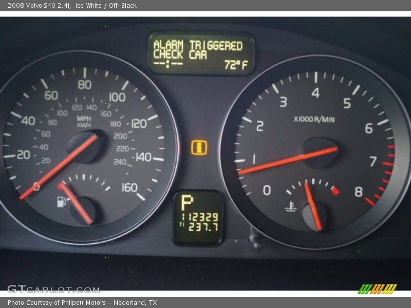 Ice White / Off-Black 2008 Volvo S40 2.4i