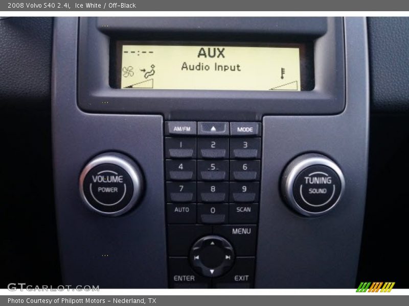 Ice White / Off-Black 2008 Volvo S40 2.4i